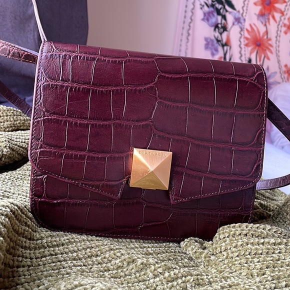 Cute Emp.t Label cross body bag. - Picture 3 of 6